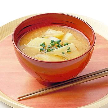 じゃがいもと玉ねぎのみそ汁