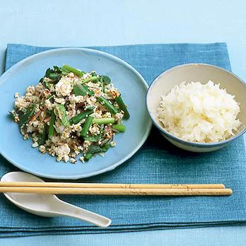 タイ風とりひき肉のスパイシーサラダ