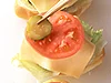 ハンバーグの余熱でスライスチーズがとろ〜り！