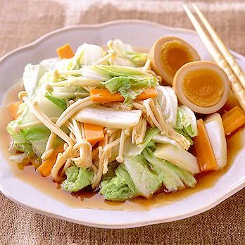 煮野菜の味付き卵添え