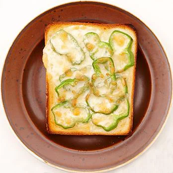 ピーマンのチーズトースト By藤井恵さんの料理レシピ プロのレシピならレタスクラブ