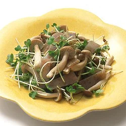 こんにゃくとしめじのサラダ
