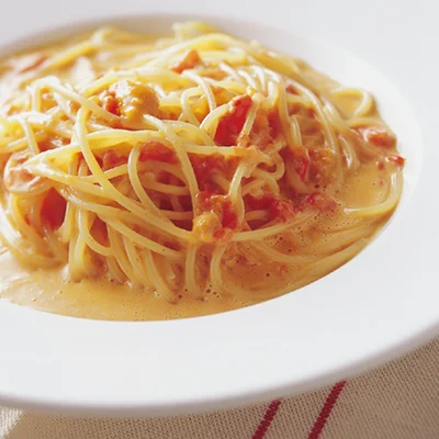 トマトとうにのクリームスパゲッティ