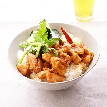 ベトナム風屋台のチキン丼