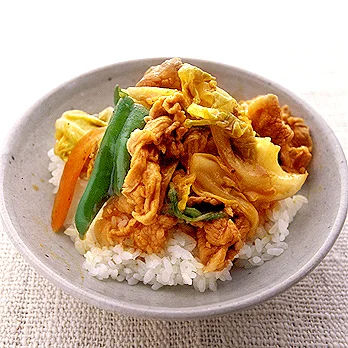 豚キャベツのカレー炒め丼