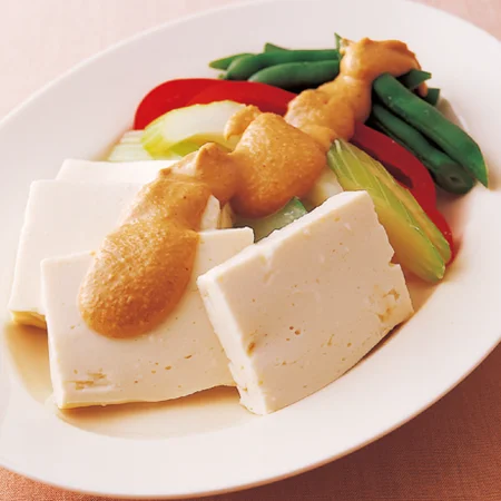 豆腐と温野菜のピリ辛ごまだれ