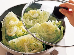 ごま油を回しかけてから蒸すと、風味がよくなる。