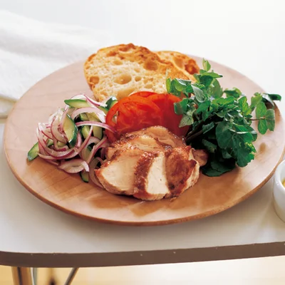 グリルチキンと野菜のオープンサンド