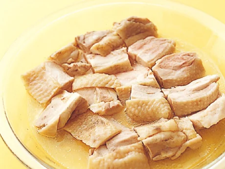 切ってから蒸したときに出た汁に戻すと、パサつきが解消される。