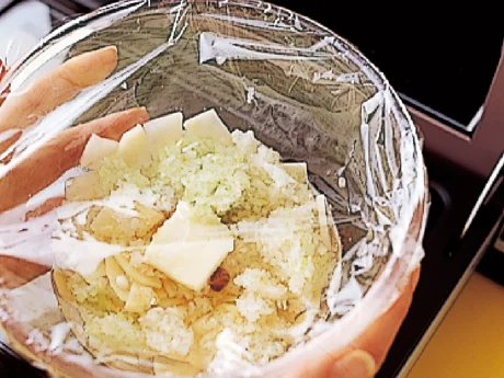 加熱するのは少量の水と具だけ、冷たい牛乳を最後に加える。
