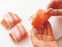 ベーコンで巻いて揚げるとボリュームアップに。また、パサつきがちな魚料理も、コクとうまみが加わるので、おすすめの料理方法。