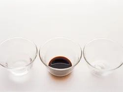 調味料の配合さえ覚えておけば、炊き込みご飯は簡単。その時々の材料を加えて炊くだけ。火の通りがよい材料なら、あらかじめ加熱する必要なく、一緒に炊き込んでOK。