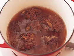 牛すね肉は40〜50分煮るとやわらかに