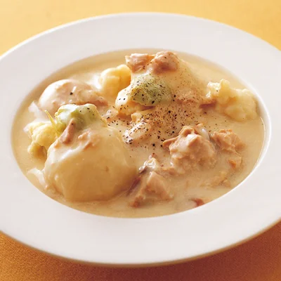 とり骨つき肉のホワイトシチュー