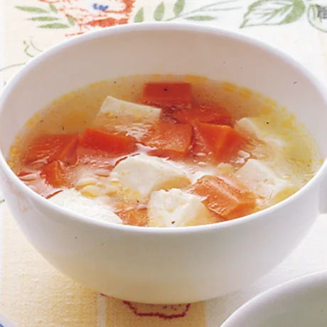 豆腐とにんじんのスープ