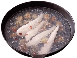 水分を加えてささ身をゆでる