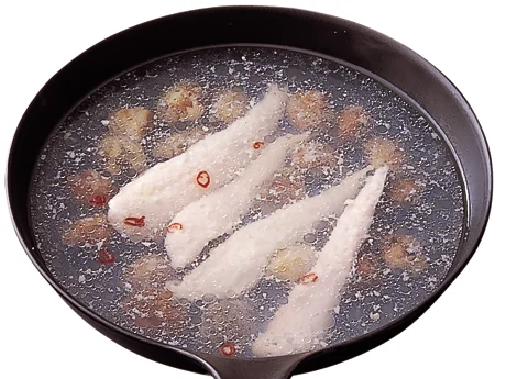 水分を加えてささ身をゆでる