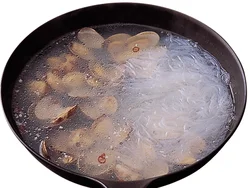 ささ身を取り出し、調味してはるさめを加える