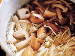 きのこのおひたしとろろがけ By飛田和緒さんの料理レシピ プロのレシピならレタスクラブ