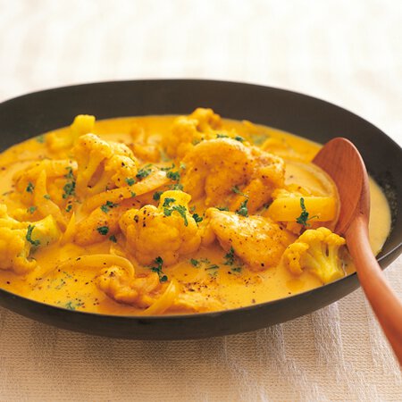 とりむね肉とカリフラワーのカレークリーム煮 Byコウケンテツさんの料理レシピ プロのレシピならレタスクラブ