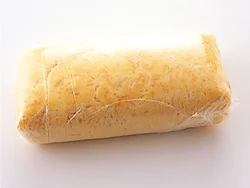 熱いうちに、ラップでぴったり包んでしばらくおくと形が整う