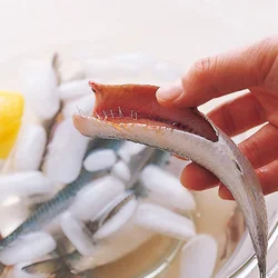 いわしは冷水につけると煮くずれしにくい