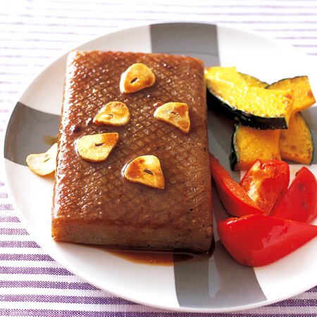 こんにゃくステーキのガーリックバターしょうゆソース By重信初江さんの料理レシピ プロのレシピならレタスクラブ