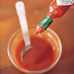 バーベキューソースはタバスコでほんの少し辛みをきかせるのがポイント。