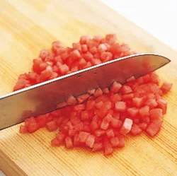 果物は包丁で粗くたたいて、汁ごと使う。果肉感が多少残っているほうがおいしい。