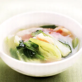 チンゲン菜とべーコンのスープ