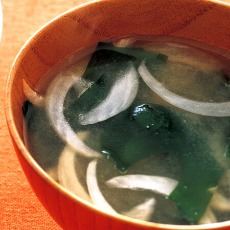 玉ねぎとわかめのみそ汁 By井澤由美子さんの料理レシピ プロのレシピならレタスクラブ