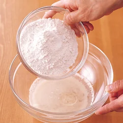 粉を半量加える