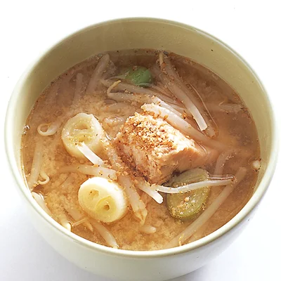 もやしと鮭のごまみそ汁