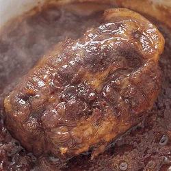肉によく味をからめてこっくり仕上げる