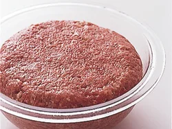 肉だねは耐熱ボウルに詰め、表面を平らになめらかにならす
