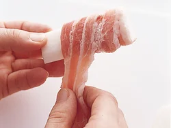 バラ肉を少しずつずらしながら巻きつける