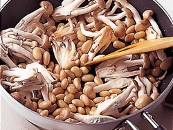 大豆はさらに火を通すことで、ホクホクとした食感になる