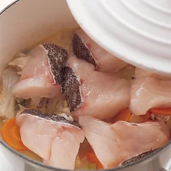 たらは蒸し煮にしてうまみを閉じ込める
