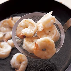 えびはさっと火を通してプリプリの食感に