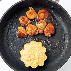 ２品目、とりむね肉の照り焼きを仕上げる