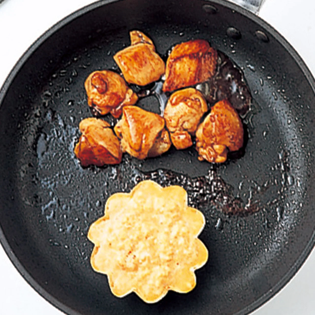 2品目、とりむね肉の照り焼きを仕上げる
