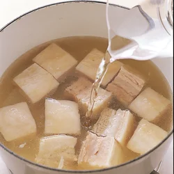 酒を加えて煮ると風味がアップ