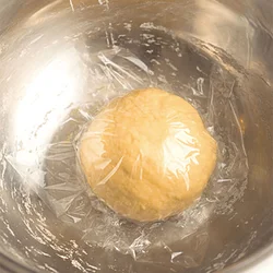 粉がなじむまでやすませる