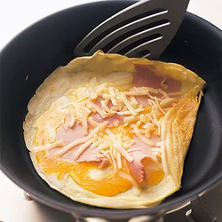 端を折りたたんで焼き上げる
