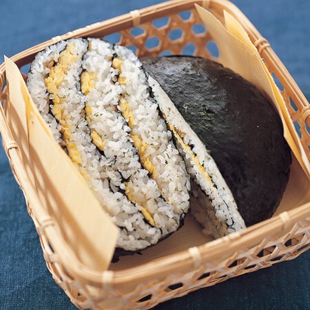 のり段々おむすび By飛田和緒さんの料理レシピ プロのレシピならレタスクラブ