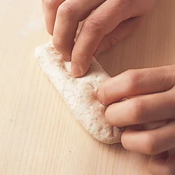 きつく巻き込むことで、もっちり感のあるべーグルになる。