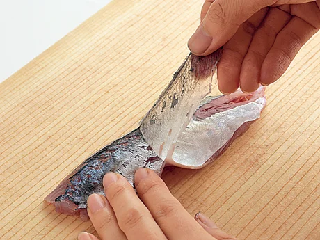 皮をはがす