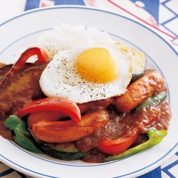 焼き野菜カレーの目玉焼きのっけ