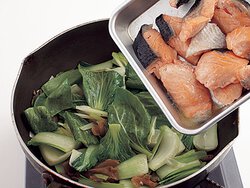鮭とチンゲン菜の炒めもの By藤野嘉子さんの料理レシピ プロのレシピならレタスクラブ