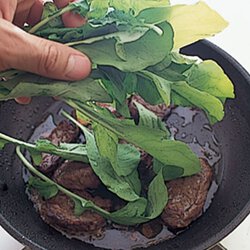ルッコラと牛肉のガーリックソテー By相場正一郎さんの料理レシピ プロのレシピならレタスクラブ